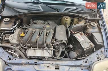Седан Renault Clio Symbol 2001 в 