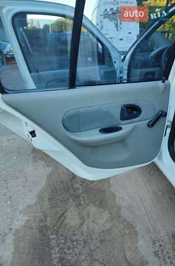 Седан Renault Clio Symbol 2002 в 