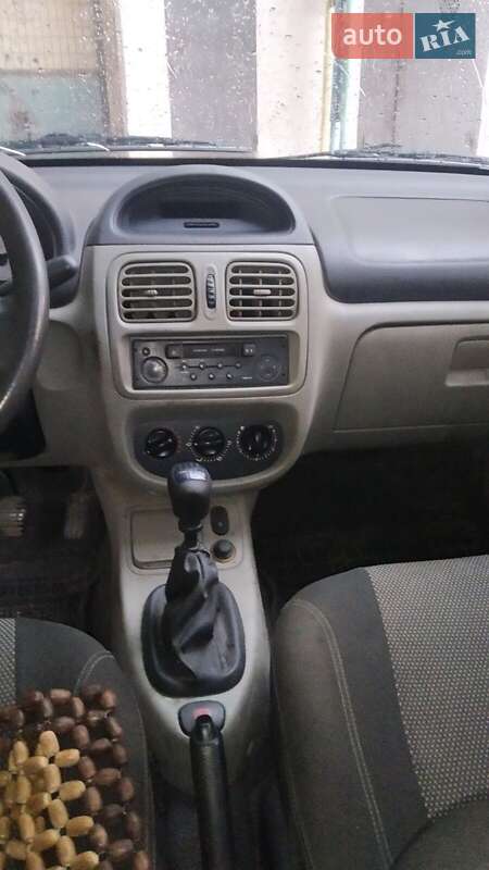 Renault Clio Symbol 2004