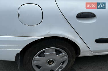 Седан Renault Clio Symbol 2001 в 