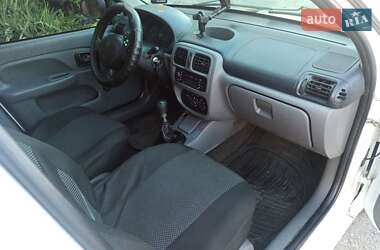 Седан Renault Clio Symbol 2001 в 