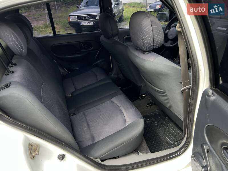 Седан Renault Clio Symbol 2001 в Шептицькому