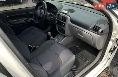 Седан Renault Clio Symbol 2001 в 