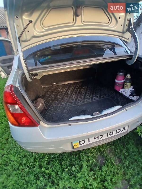 Седан Renault Clio Symbol 2002 в Ахтырке