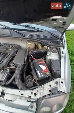 Седан Renault Clio Symbol 2001 в 