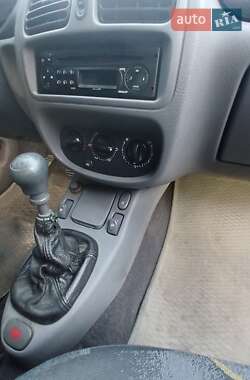 Седан Renault Clio Symbol 2001 в 