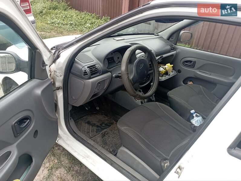 Седан Renault Clio Symbol 2002 в Днепре фото 3 Седан Renault Clio Symbol 2002 в Днепре