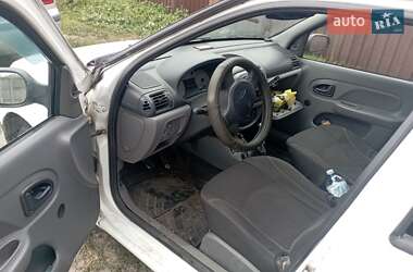 Седан Renault Clio Symbol 2002 в 