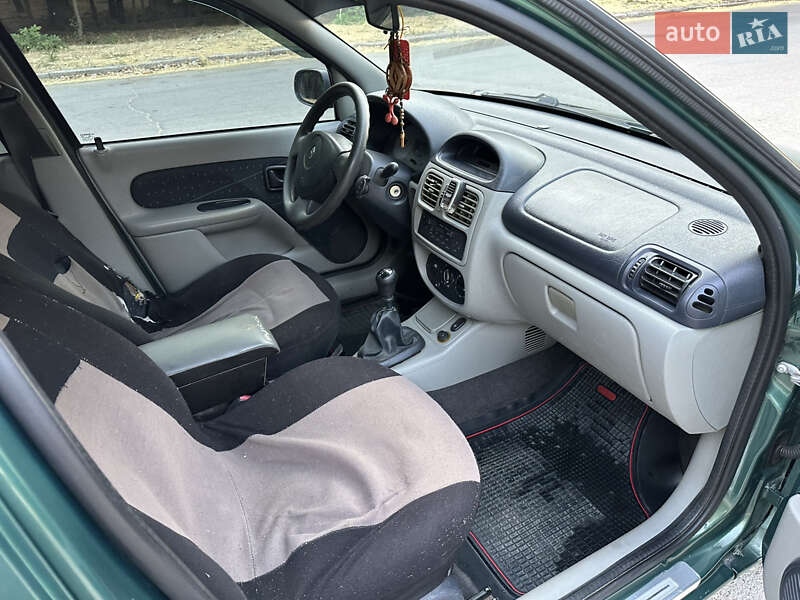 Седан Renault Clio Symbol 2002 в Николаеве