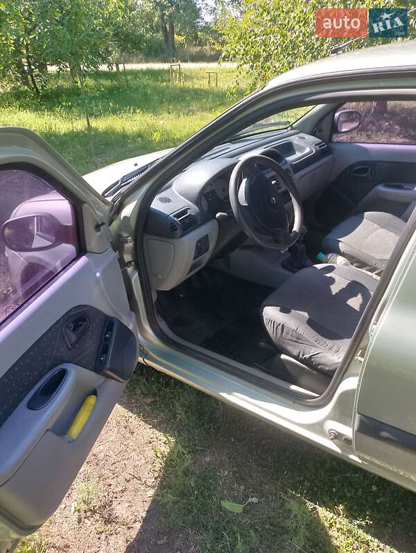 Седан Renault Clio Symbol 2002 в Конотопі