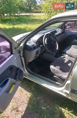 Седан Renault Clio Symbol 2002 в 