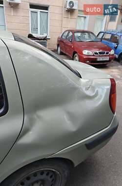 Седан Renault Clio Symbol 2003 в 