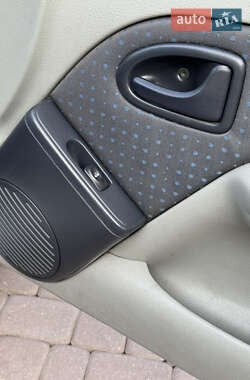 Седан Renault Clio Symbol 2005 в 