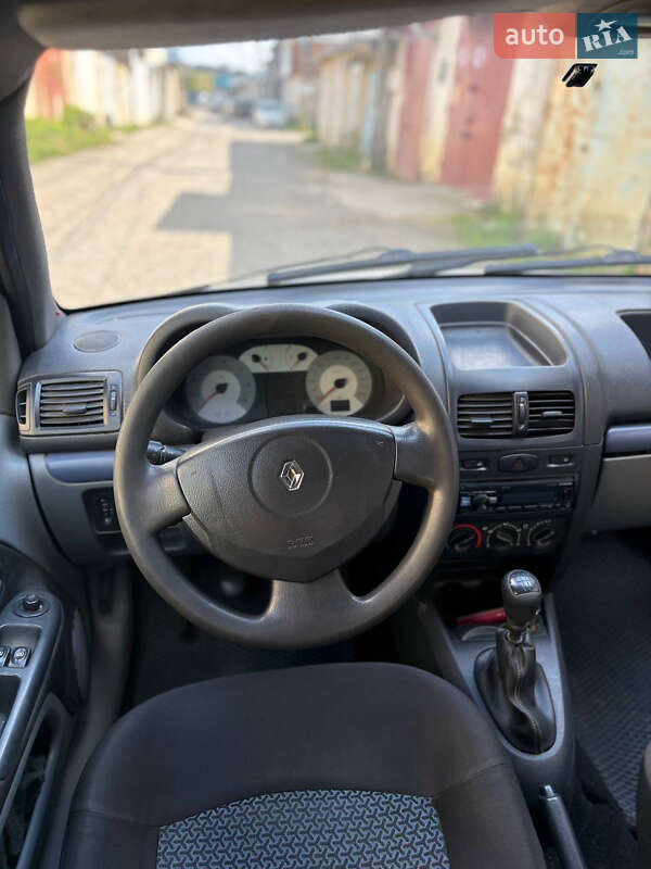 Седан Renault Clio Symbol 2006 в Черновцах