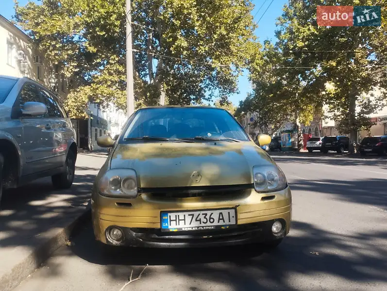 Renault Clio Symbol 2001