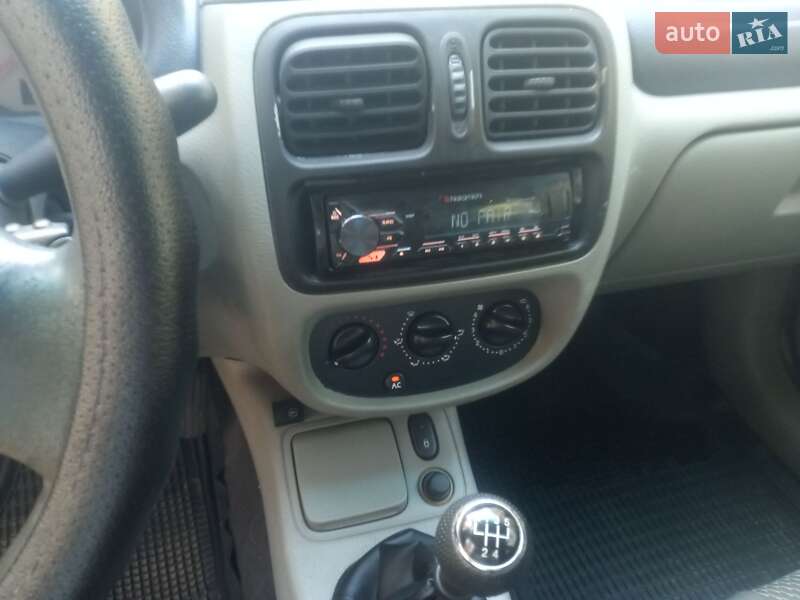 Седан Renault Clio Symbol 2003 в Каменском фото 2 Седан Renault Clio Symbol 2003 в Каменском