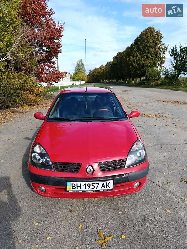 Седан Renault Clio Symbol 2004 в Гайсину