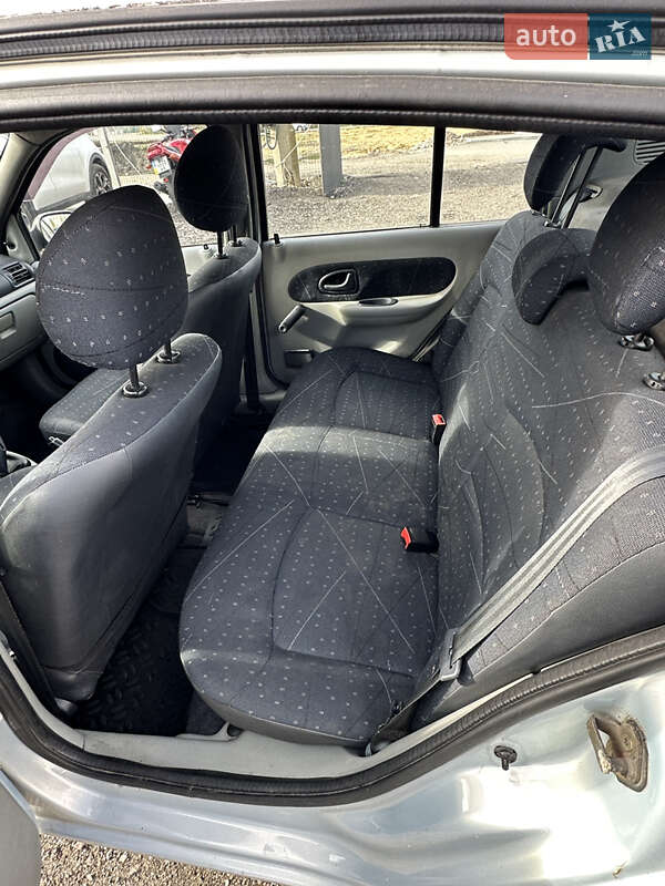Седан Renault Clio Symbol 2002 в Киеве