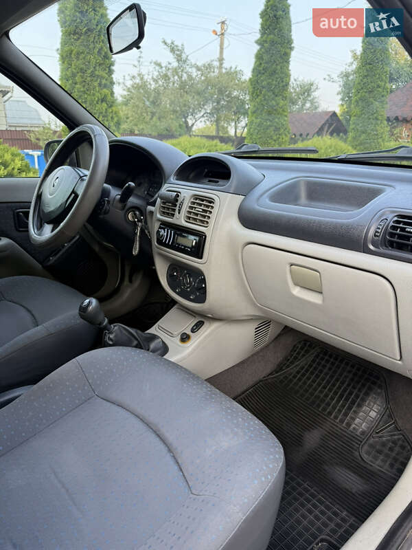 Седан Renault Clio Symbol 2005 в Косове