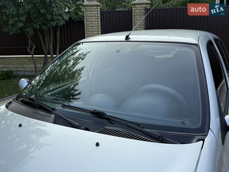 Седан Renault Clio Symbol 2005 в Косове