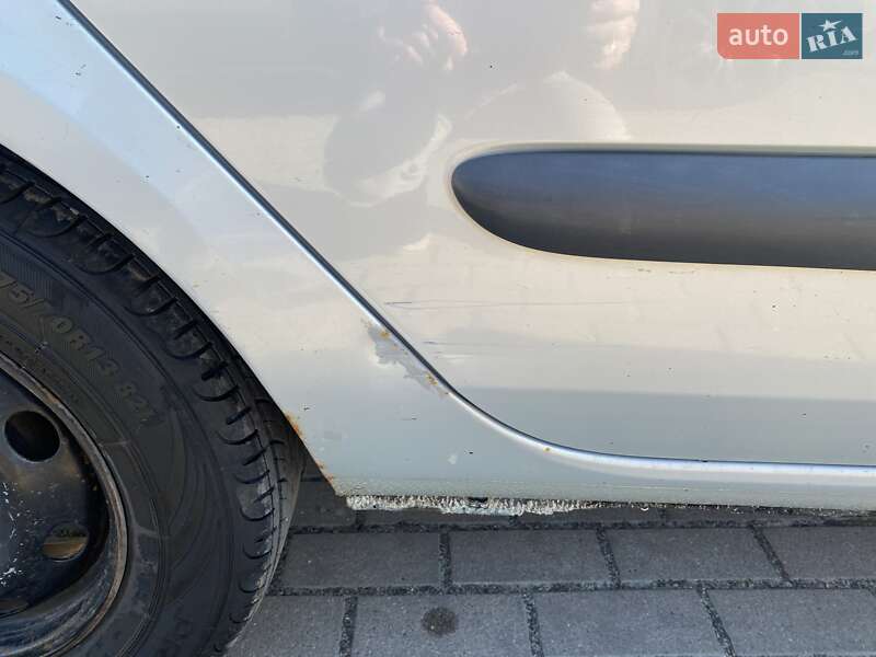 Седан Renault Clio Symbol 2003 в Львові