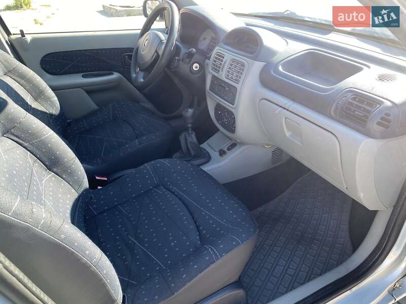 Седан Renault Clio Symbol 2003 в Львові