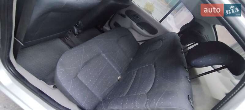Седан Renault Clio Symbol 2003 в Дніпрі фото 8 Седан Renault Clio Symbol 2003 в Дніпрі