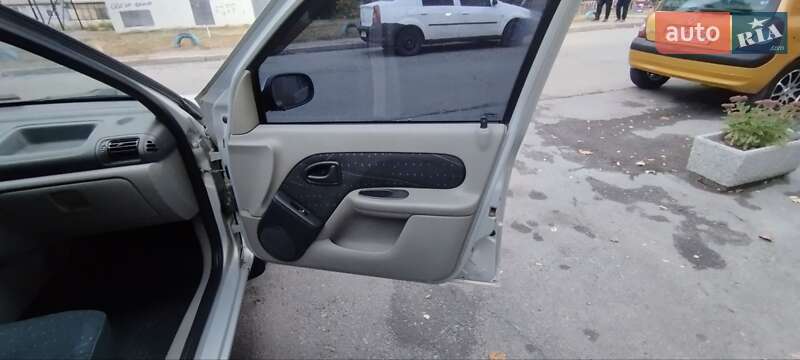 Седан Renault Clio Symbol 2003 в Дніпрі фото 14 Седан Renault Clio Symbol 2003 в Дніпрі