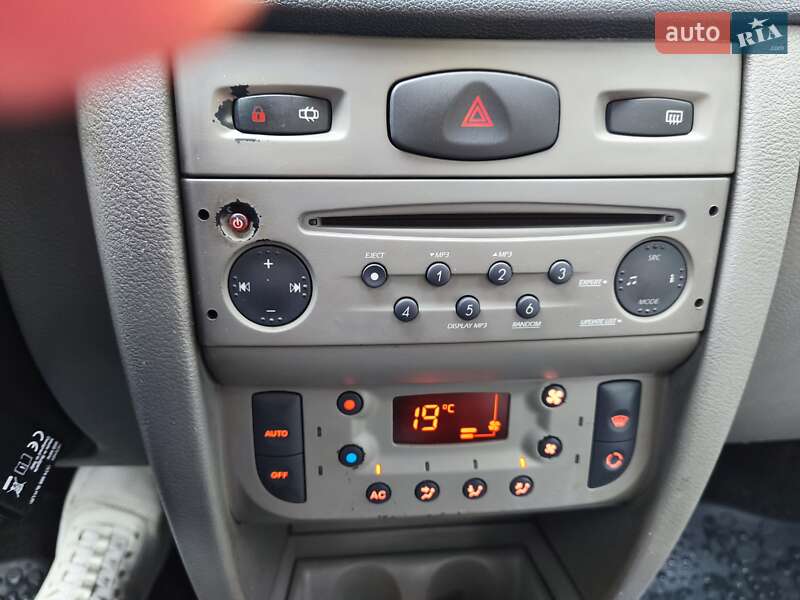 Седан Renault Clio Symbol 2011 в Львові