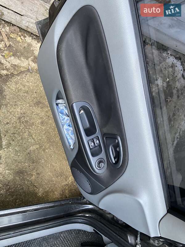 Седан Renault Clio Symbol 2006 в Киеве фото 11 Седан Renault Clio Symbol 2006 в Киеве