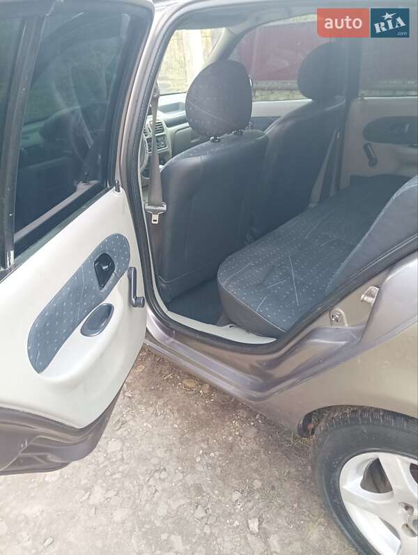 Седан Renault Clio Symbol 2002 в Тернополі фото 2 Седан Renault Clio Symbol 2002 в Тернополі
