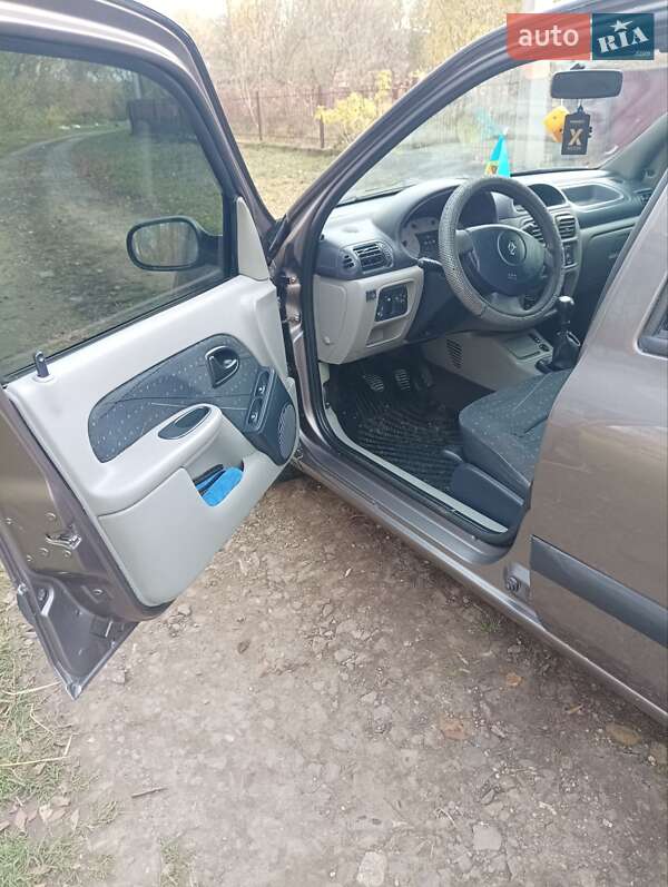 Седан Renault Clio Symbol 2002 в Тернополі фото 10 Седан Renault Clio Symbol 2002 в Тернополі