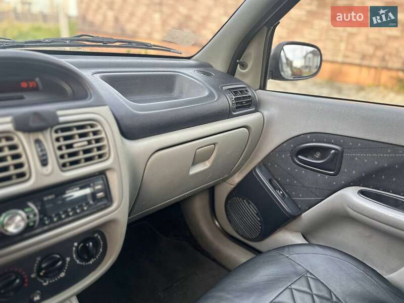 Седан Renault Clio Symbol 2003 в Рівному фото 11 Седан Renault Clio Symbol 2003 в Рівному