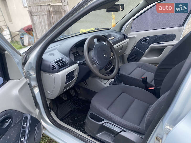 Седан Renault Clio Symbol 2004 в Остроге фото 12 Седан Renault Clio Symbol 2004 в Остроге