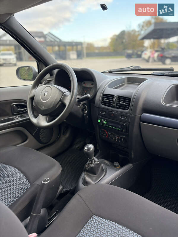 Седан Renault Clio Symbol 2006 в Черновцах