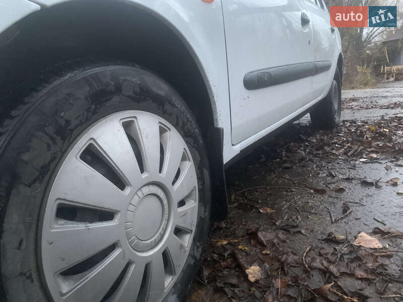 Седан Renault Clio Symbol 2003 в Киеве фото 2 Седан Renault Clio Symbol 2003 в Киеве