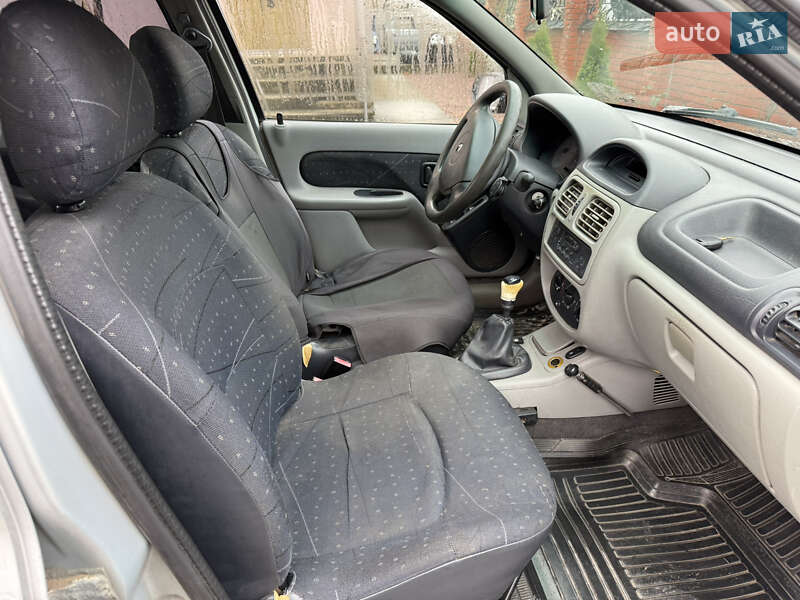 Седан Renault Clio Symbol 2003 в Ізяславі фото 6 Седан Renault Clio Symbol 2003 в Ізяславі