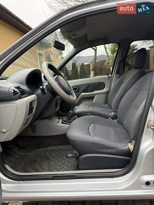 Седан Renault Clio Symbol 2005 в Косові фото 13 Седан Renault Clio Symbol 2005 в Косові