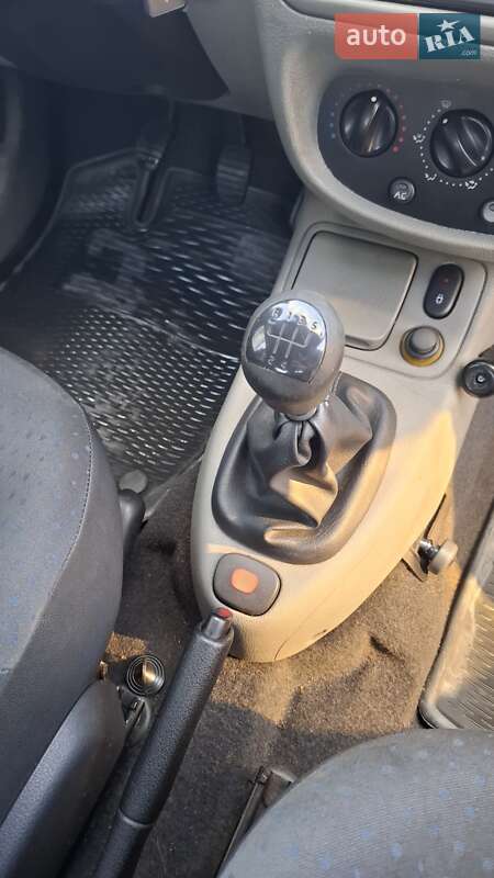 Седан Renault Clio Symbol 2005 в Києві фото 27 Седан Renault Clio Symbol 2005 в Києві