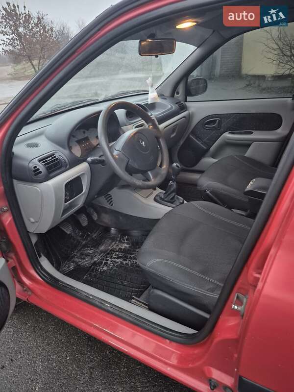 Седан Renault Clio Symbol 2004 в Запоріжжі