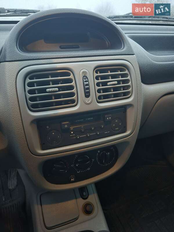 Седан Renault Clio Symbol 2004 в Запоріжжі