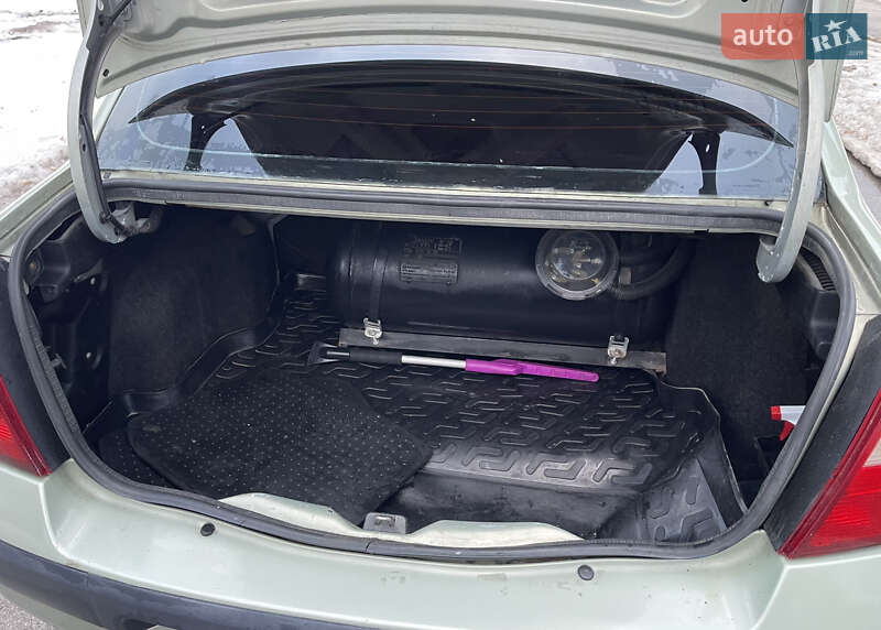 Седан Renault Clio Symbol 2004 в Киеве