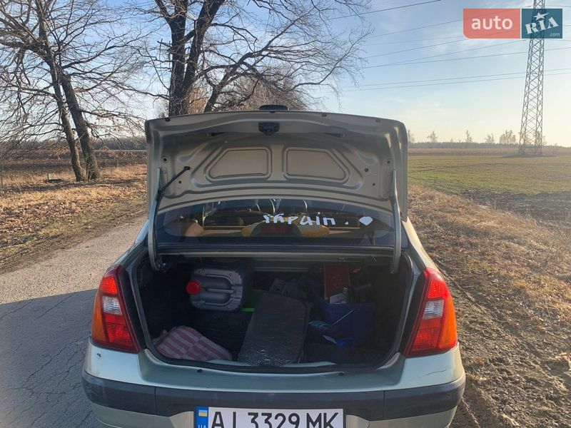 Седан Renault Clio Symbol 2003 в Киеве