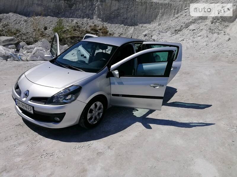 Хетчбек Renault Clio 2008 в 