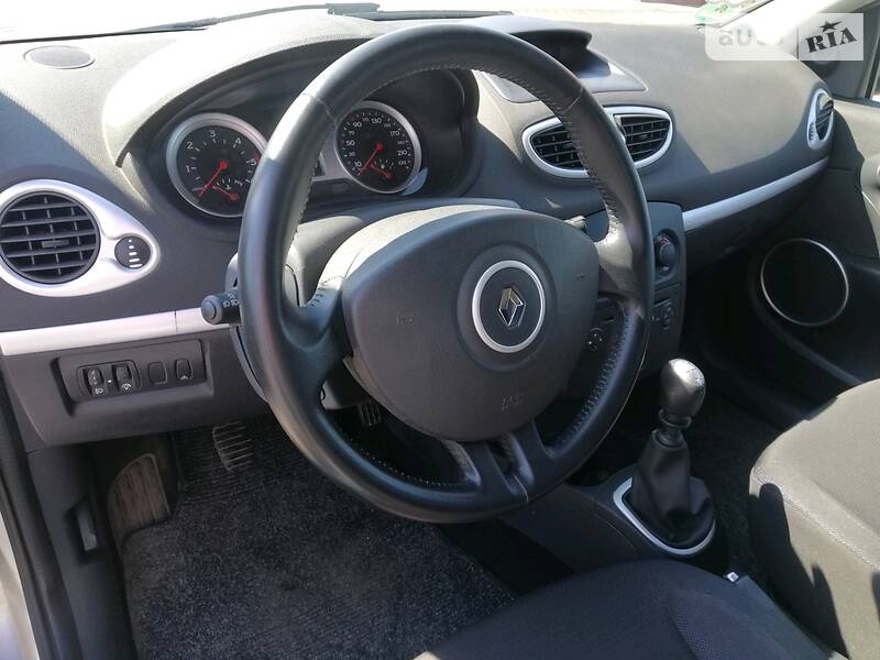 Хетчбек Renault Clio 2006 в Луцьку