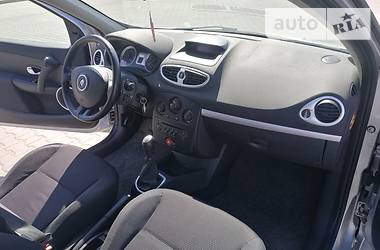 Хетчбек Renault Clio 2006 в 