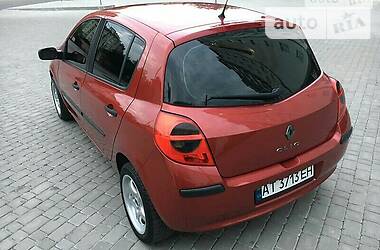 Хетчбек Renault Clio 2006 в 