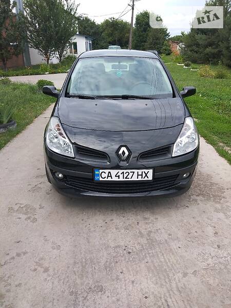 Хэтчбек Renault Clio 2006 в Каневе