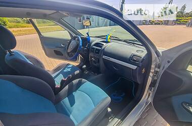Хэтчбек Renault Clio 2003 в 