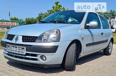 Хэтчбек Renault Clio 2003 в 